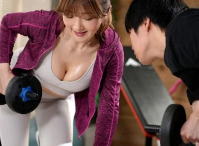 Cô nàng PT gợi cảm và chàng trai số hưởng mây mưa nhau