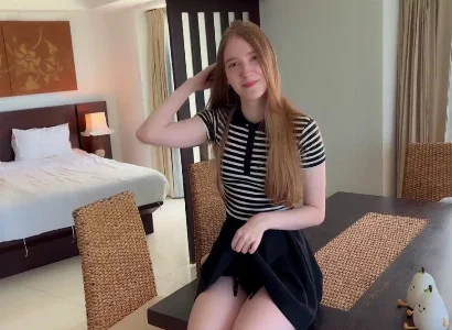 Anh chàng cô đơn đi nghỉ tán tỉnh lễ tân để chịch