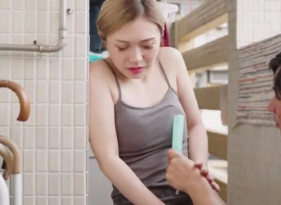 Người chồng trẻ giúp em dâu mang thai