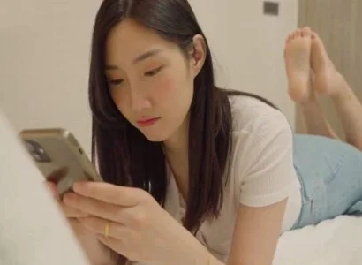 Vợ tằng tịu cùng anh nhân viên giao hàng